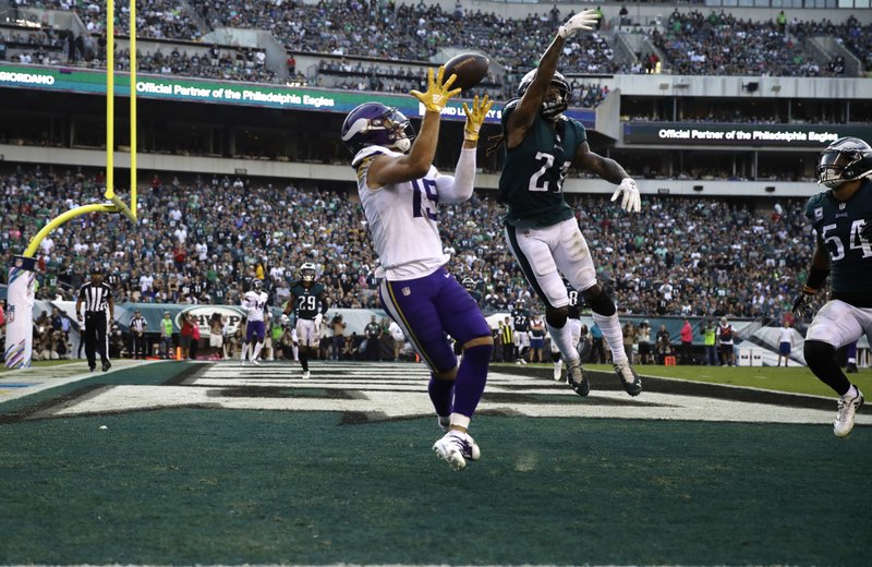 Minnesota Vikings' Adam Thielen (19) catches a touchdown against Philadelphia Eagles' Ronald Darby (21) during the first half of an NFL football game, Sunday, Oct. 7, 2018, in Philadelphia. (AP Photo/Matt Rourke)