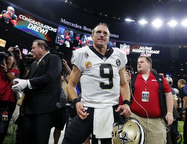 Drew Brees breaks Peyton Manning's career touchdown mark 