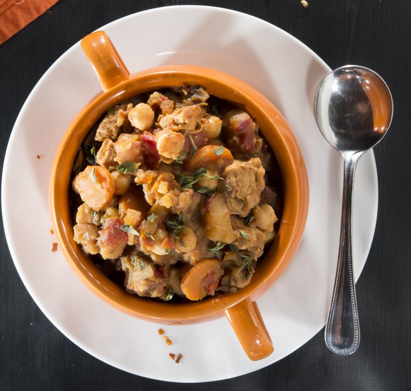 Chicken and garbanzo beans stew. (Tammy Ljungblad/Kansas City Star/TNS)