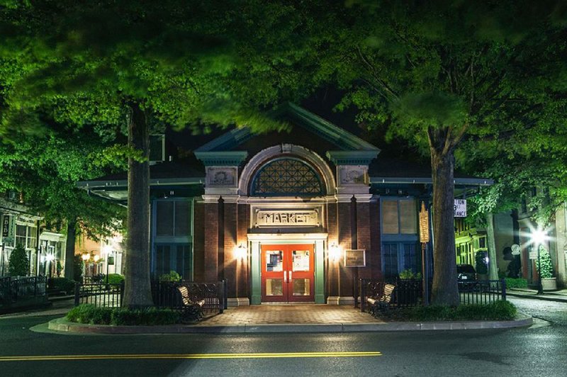 The 1905 Market House is one of Paducah’s most recognizable architectural landmarks housing Yeiser Art Center, the William Clark Market House Museum and Market House Theatre.  