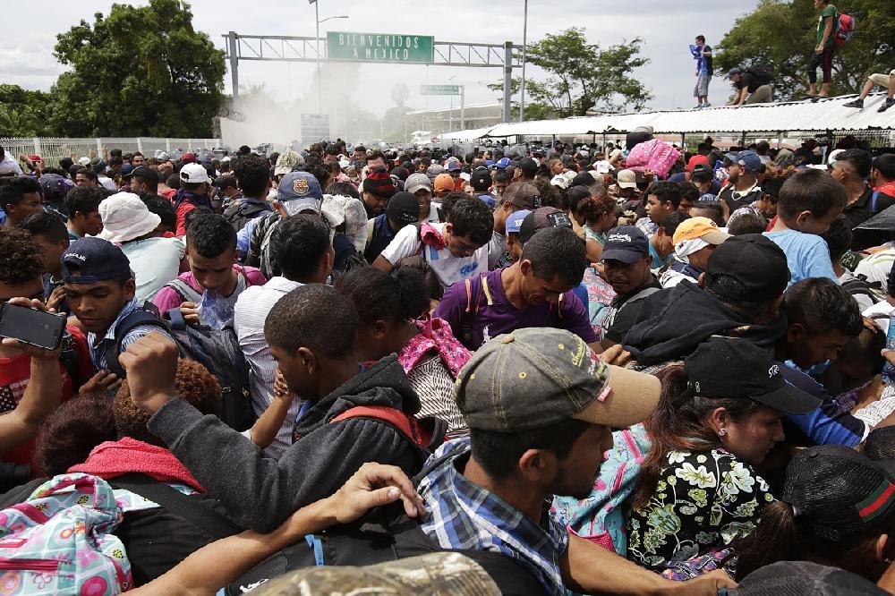 Migrants storm border of Mexico