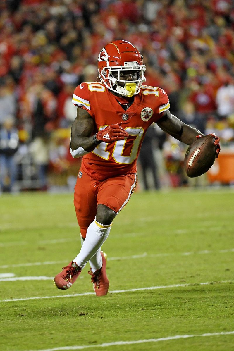 Tyreek Hill of the Kansas City Chiefs caught 7 passes for 68 yards and 1 touchdown in the Chiefs’ 45-10 victory over the Cincinnati Bengals on Sunday night. The Chiefs have placed an emphasis on consistent efforts, and the result is an AFC best 6-1 record.