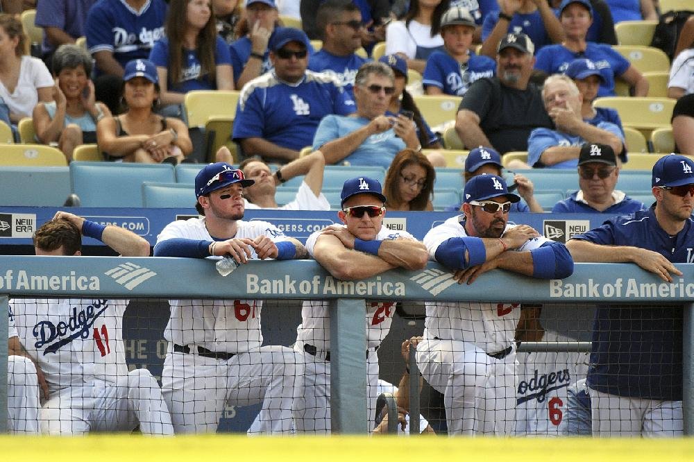 Dodgers' Chase Utley announces plan to retire at end of 2018