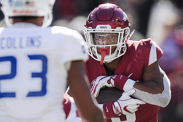 WholeHogSports - Vaughn, '18 national player of the year, staying