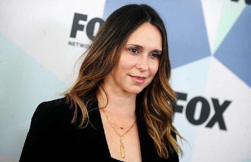 Jennifer Love Hewitt stars in Fox’s hit drama 9-1-1