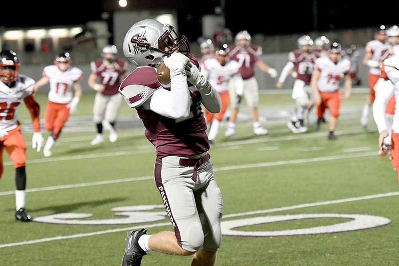 Bud Sullins/Special to the Herald-Leader Siloam Springs junior Tanner Broyles hauls in a 20-yard catch last Friday against Russellville.