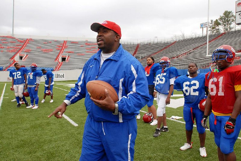 Coach Russell Smith called last week’s 60-36 victory over Warren a momentum boost, even though the Cougars already knew they would be in the state playoffs. “The kids believe,” Smith said. “They can play with anybody in the state. Every week we’ve been improving as a team.” 