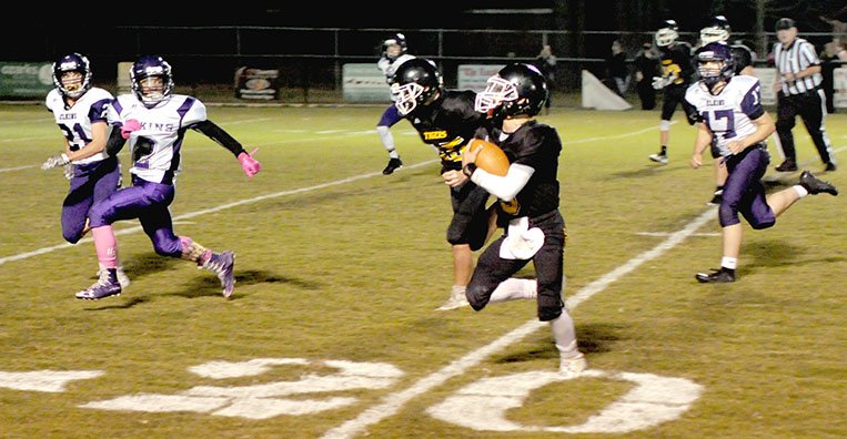 MARK HUMPHREY ENTERPRISE-LEADER Prairie Grove halfback Kameron Gosnell accelerates downfield after turning the corner. Gosnell scored a 4-yard rushing touchdown in the first half and had carries of 24 and 20 yards during a key late-game drive. Prairie Grove held off Elkins, 34-26, on Thursday, Oct. 18, 2018.
