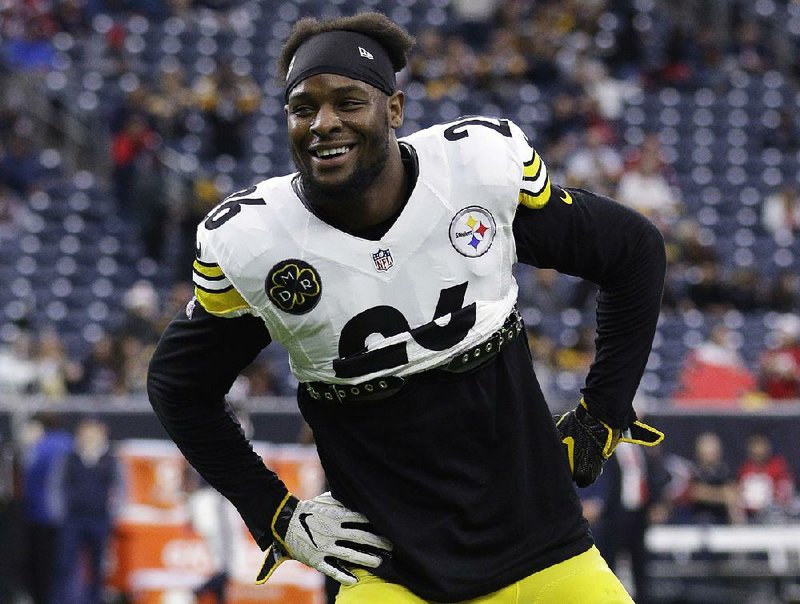 Pittsburgh Steelers running back Le’Veon Bell, shown in 2017, failed to sign his one-year franchise tender by Tuesday’s deadline and is ineligible to play the rest of this season. 
