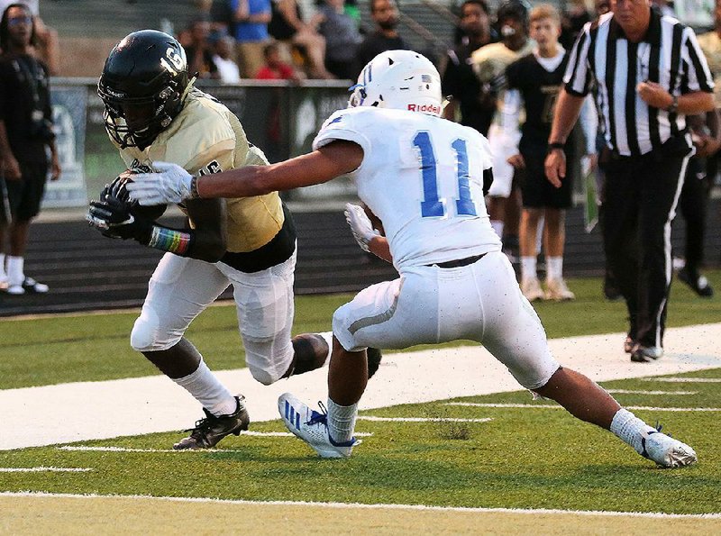 Joe T. Robinson wide receiver Mekel Kentle (left) leads the Senators into Saturday’s Class 4A state championship game against Arkadelphia.