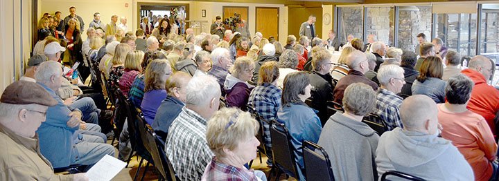 Keith Bryant/The Weekly Vista Bella Vistans sit and wait for a discussion regarding the fire alongside Trafalgar Road to begin at the Metfield clubhouse. Once the seats were filled, people stood in the room and outside the doors to hear the discussion.