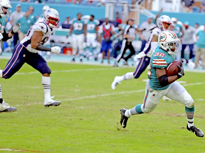 Dolphins pull off miracle play to beat Patriots