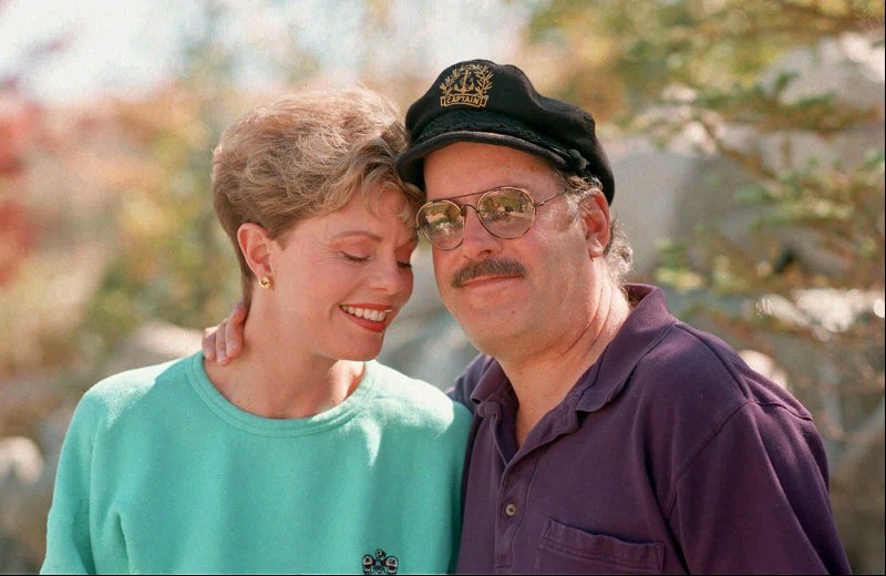 This Oct. 25, 1995 file photo shows Toni Tennille, left, and Daryl Dragon, the singing duo The Captain and Tennille, posing during an interview in at their home in Washoe Valley, south of Reno, Nev. Dragon died early Wednesday, Jan. 2, 2019 in at a hospice in Prescott, Ariz. (AP Photo/David B. Parker, File)