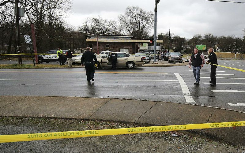 Arkansas Democrat-Gazette/STATON BREIDENTHAL --1/4/19-- Little Rock Police and crime scene personnel investigate a shooting Friday morning  at Roosevelt Road and Martin Luther King Drive where two people died after being taken to local hospitals. 