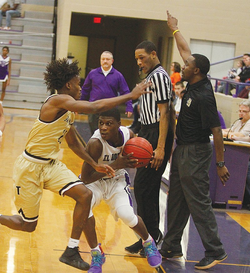 Terrance Armstard/News-Times El Dorado's Joderrio Ramey tries to avoid being trapped along the sideline during the Wildcats' game against Hot Springs last Friday at Wildcat Arena.