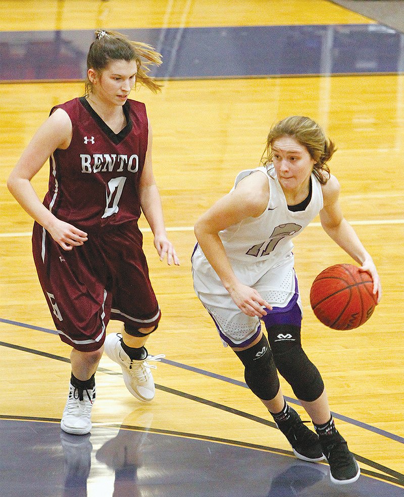Terrance Armstard/News-Times El Dorado's Grace Murry (11) dribbles around Benton’s Kennedy Stringfellow (10) during their game Tuesday at Wildcat Arena. Benton came away with a 42-40 win.