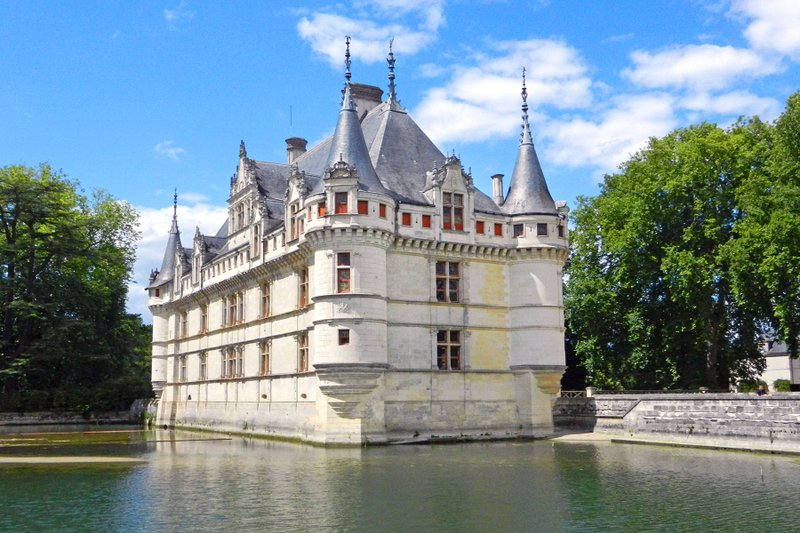 After several years of being covered in scaffolding, the Chateau d’Azay-le-Rideau has returned to its romantic glory.