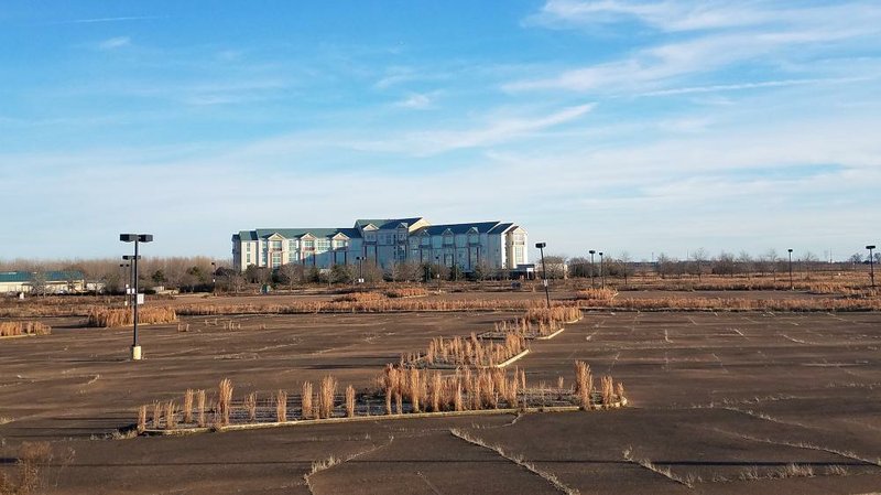 The once-glittering Harrah’s complex stands abandoned in Tunica. 