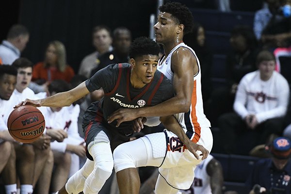 Auburn forward Chuma Okeke, right, pressures Arkansas guard Isaiah Joe, left, during the first half of an NCAA college basketball game Wednesday, Feb. 20, 2019, in Auburn, Ala. (AP Photo/Julie Bennett)

