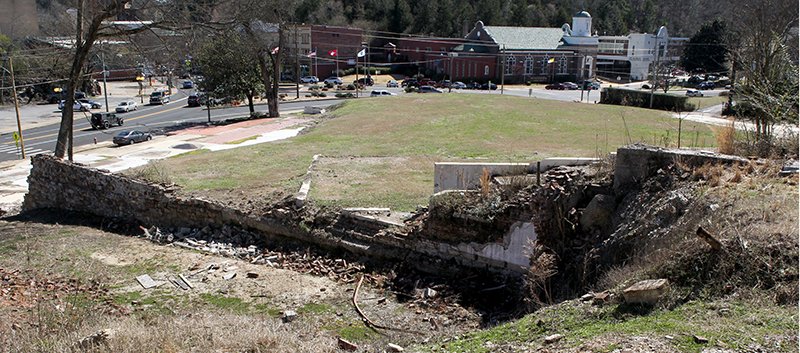 The Sentinel-Record/Richard Rasmussen SUGGESTIONS WELCOME: Motorists drive past the site of the former Majestic Hotel March 5 at the intersection of Park, Whittington and Central avenues. The public will have an opportunity to weigh in on the property's future at April 1 and 2 planning sessions.