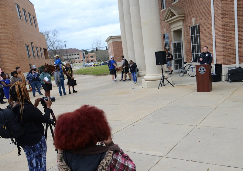 Magnolia Police Officer Kenneth Stough (right) speaks to students at a March 12 opioid awareness week event at SAU’s campus.