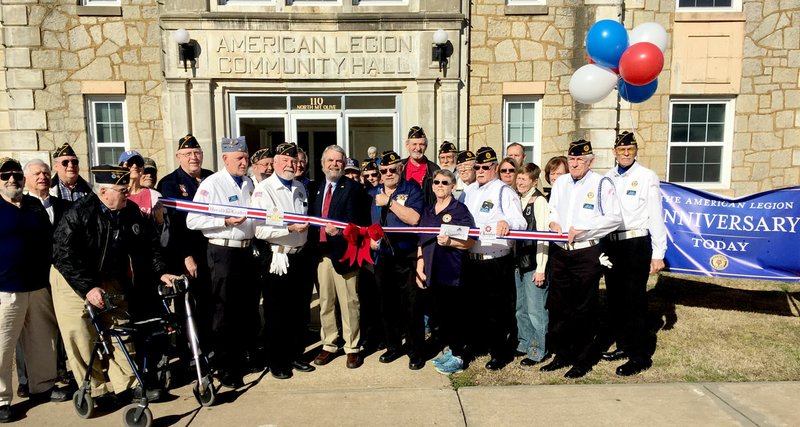 Hunter McFerrin/Herald-Leader Veterans crowd together as they prepare to take a ribbon cutting photo in celebration of the day's occasion. This took place at the beginning of Saturday's event.
