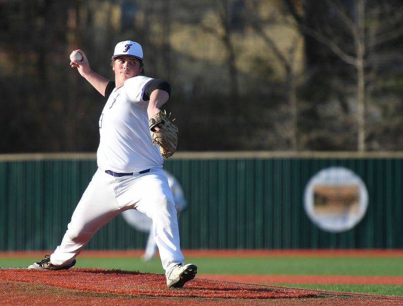 NWA Democrat-Gazette/J.T. WAMPLER Fayetteville's Luke Davenport pitches against Rogers Tuesday March 26, 2019 at Bulldog Stadium in Fayetteville. The Bulldogs won 5-1