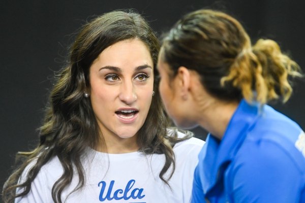 UCLA volunteer coach Jordyn Wieber talks with Katelyn Ohashi during podium training held at the Fort Worth Convention Center on Thursday, April 18, 2019, in Fort Worth, Texas. Wieber, a 23-year-old former Olympic gold medalist, has been hired as head coach at Arkansas. (Amy Sanderson/ZUMA Wire) (Cal Sport Media via AP Images)
