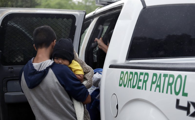 Border Patrol begins to expand fingerprinting of migrant children | Hot ...