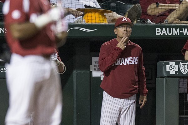 WholeHogSports - Van Horn: Hogs 'fine' at catcher