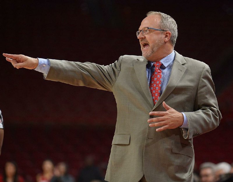 Arkansas women’s basketball Coach Mike Neighbors and the Razorbacks will take on UALR next season, it was announced Thursday. “We’ll be the underdog,” said Neighbors, who will be in his third season at Arkansas. “They’ve been to numerous NCAA Tournaments.” 