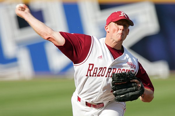 Arkansas' Jess Todd pitches against South Carolina during an SEC baseball tournament game, in Hoover, Ala., Thursday, May 24, 2007. (AP Photo/Neil Brake)

