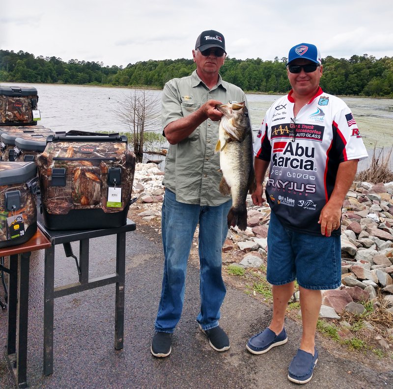 Tim Denman (left) with his 7.92-pound championship bass caught Saturday, May 18, at Lake Columbia. Also pictured is tournament official JoeDon Nix.