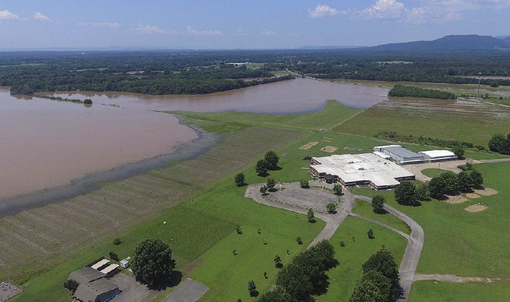 Levee going up in Dardanelle; so is water