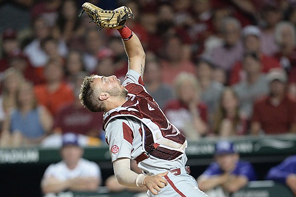 Hogs’ dynamic duo getting it done | Whole Hog Sports