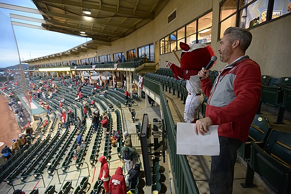 WholeHogSports - Pros find off-season home at Baum