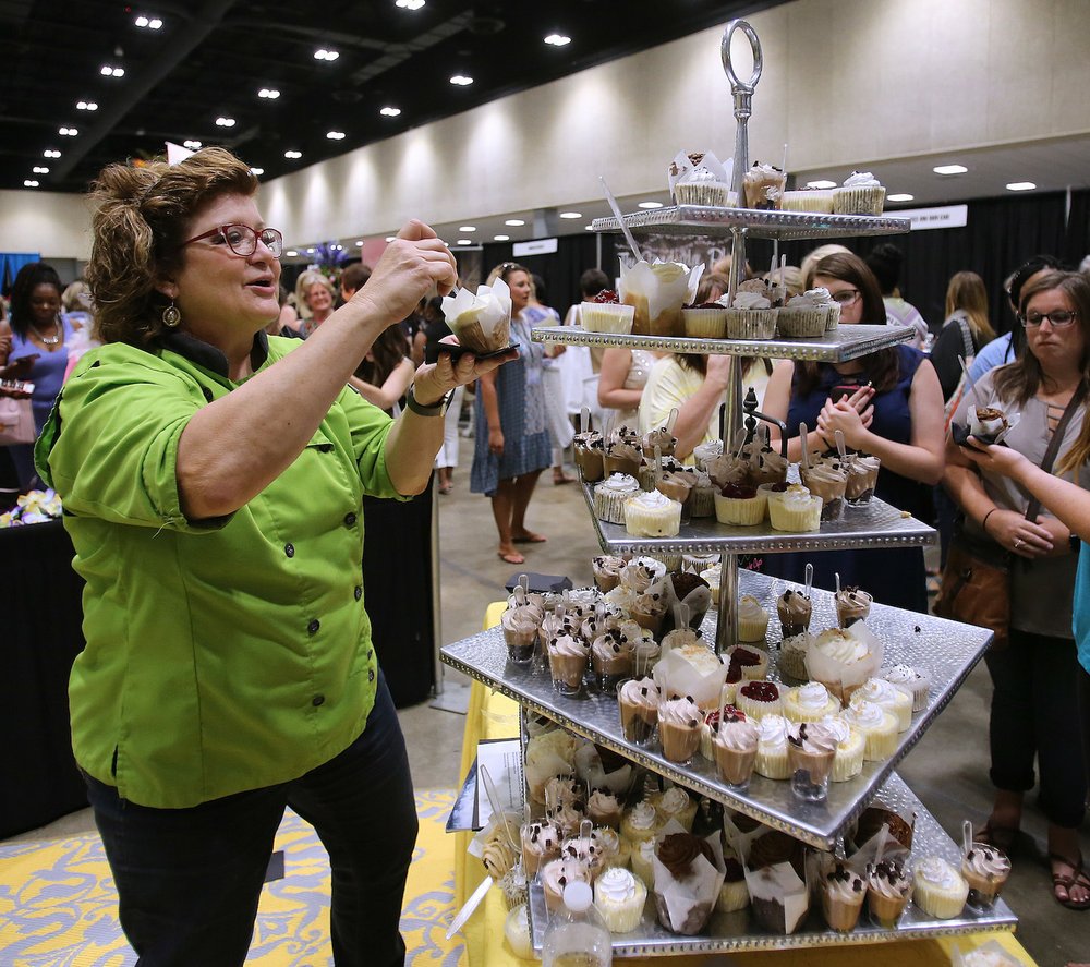 RESTAURANT TRANSITIONS Pizza D'Action reborn, Bone's Chophouse sets