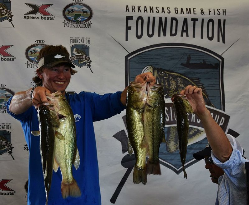 Beau Browning of Hot Springs hoists the championship trophy after winning the first Commissioner’s Cup bass tournament June 2 at Lake Hamilton. For more photos, see arkansasonline.com/609fish/