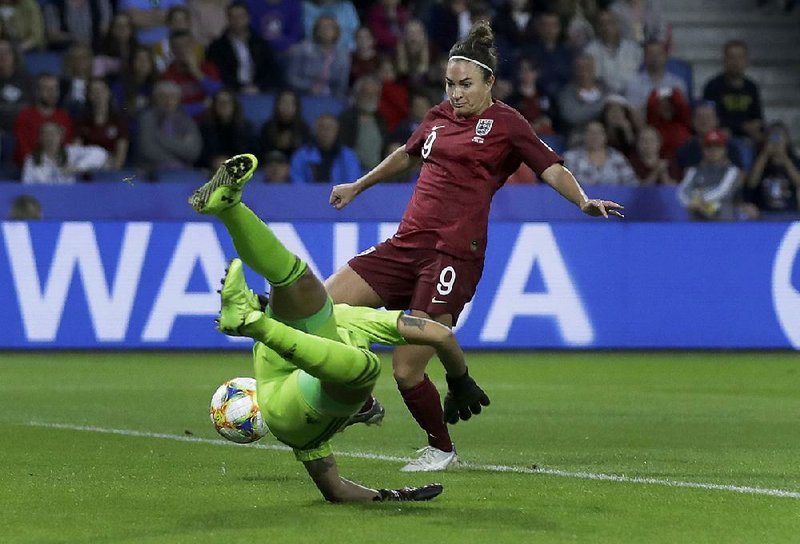 England’s Jodie Taylor (right) scores in a 1-0 victory over Argentina in a Women’s World Cup Group D match Friday at the Stade Oceane in Le Havre, France. England advanced to the second round with the victory.