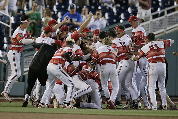 WholeHogSports - Vanderbilt advances to College World Series