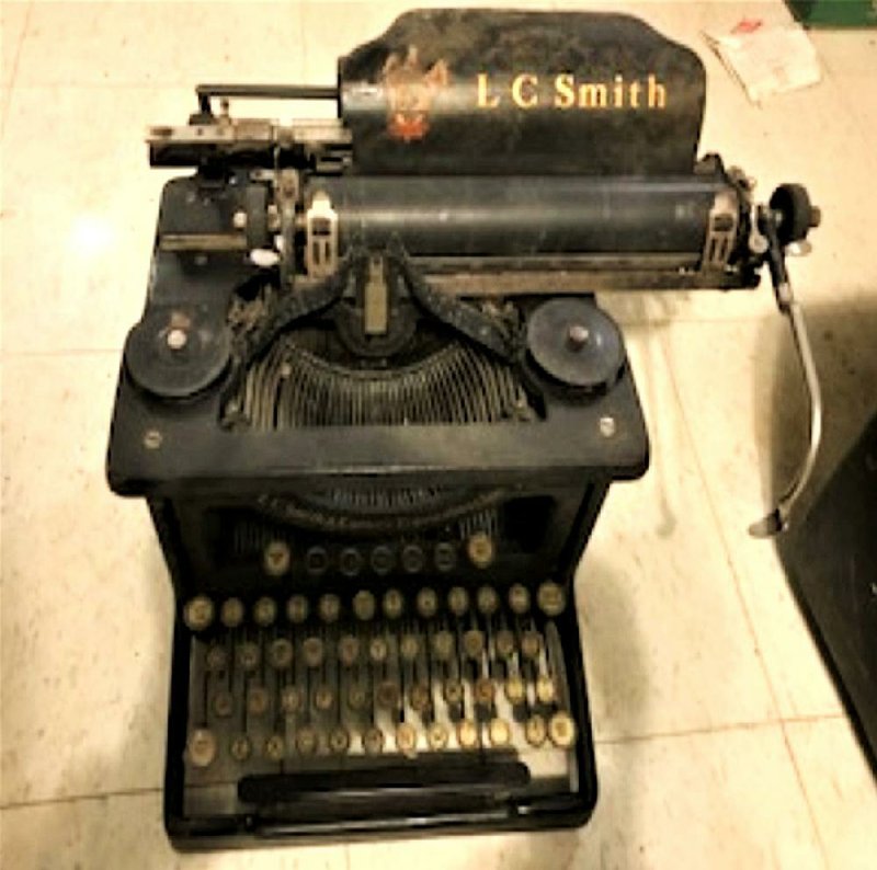 This typewriter is old, but is it a mod-el and maker collectors want? 