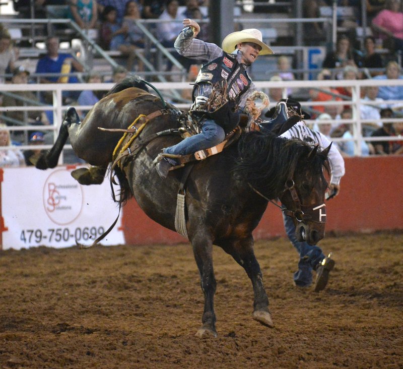 Jacobs Crawley grabs saddle bronc lead at Rodeo of the Ozarks The