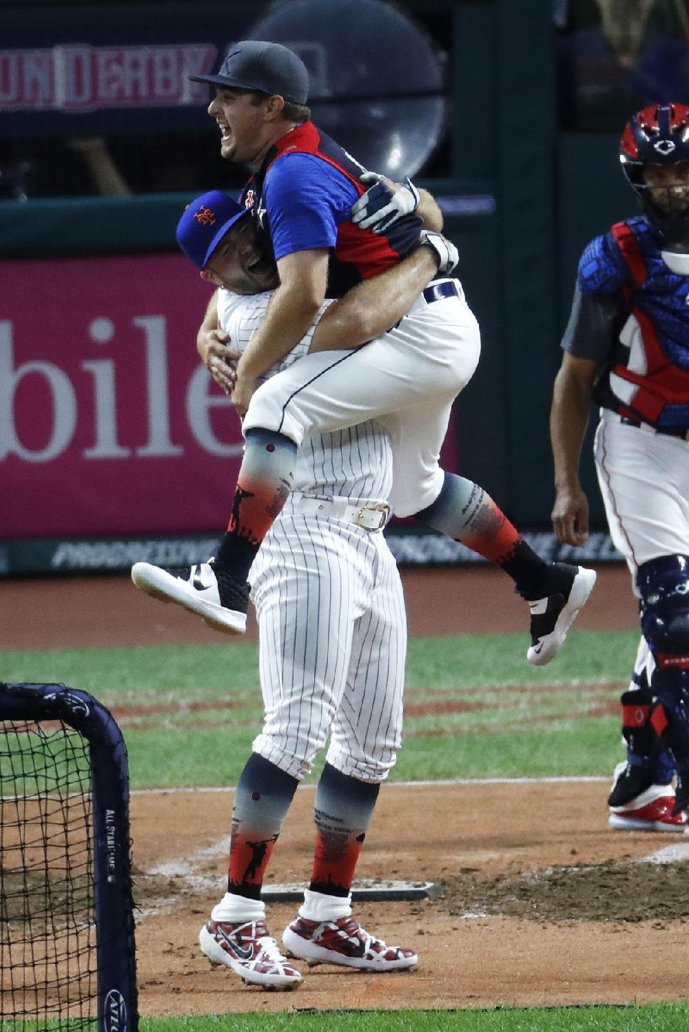 Former Baseball Player Derek Morgan Helps Pete Alonso Win MLB Home