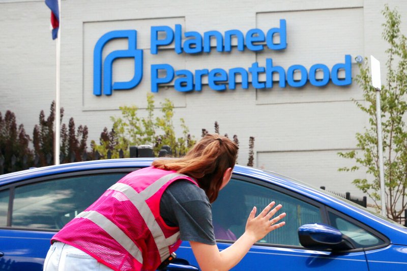 Trump abortion rule seen as blow against Planned Parenthood
