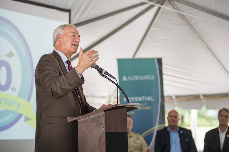  Arkansas Gov. Asa Hutchinson, during a July 18 event marking Albemarle Corporation’s 50 years in Columbia County, speaks glowingly of the company’s impact on the local economy and the state.  Pictured in back are (R-L) Columbia County Judge Larry Atkinson, Magnolia Mayor Parnell Vann, and Pam Beasley, superintendent of the Arkansas Museum of Natural Resources.
