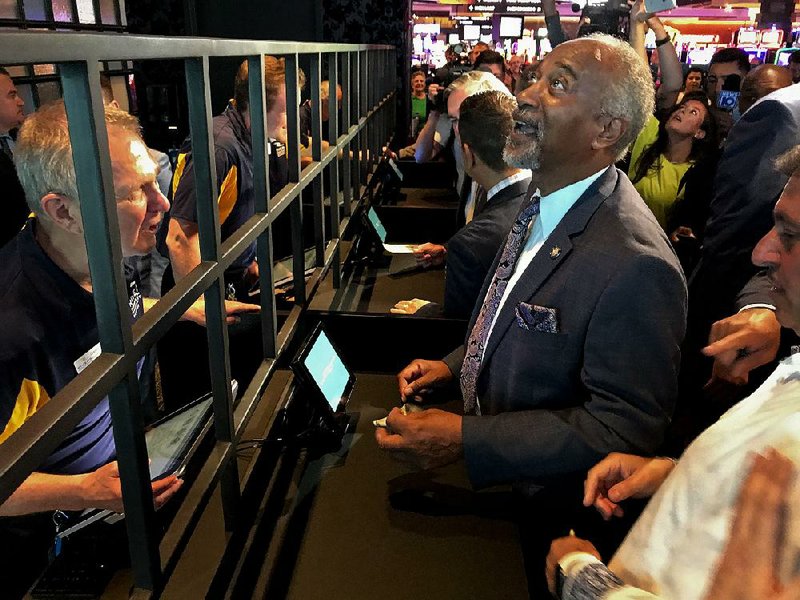 Casino is N.Y.&#39;s first to take sports betting