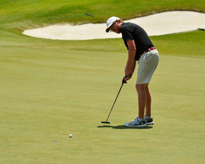 William Buhl, an Arkansas Razorback golfer, attempts a putt on the 17th hole during Saturday’s fi nal round of the Southern Amateur. Buhl was in contention to win the tournament until he hit his tee shot into the water on the hole. 