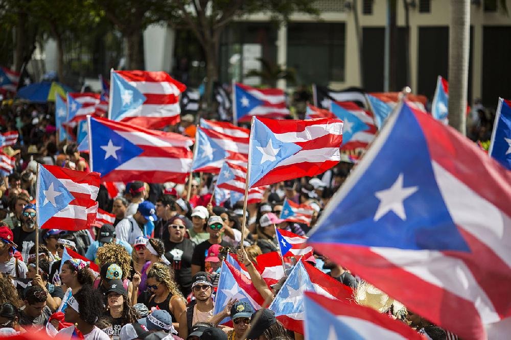 Puerto Rico crowds celebrate over governor's resignation