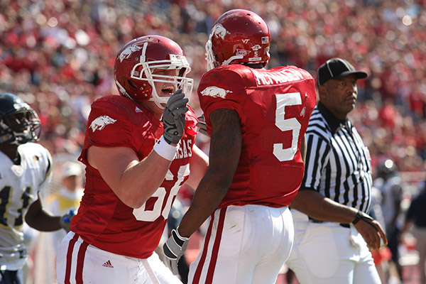 WholeHogSports - Canton can wait: Seahawks sign 41-year-old Jason