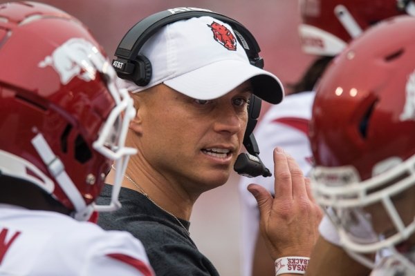 Arkansas Football Coach - Wholehogsports Bond With Stepp Helps Ua With Wr